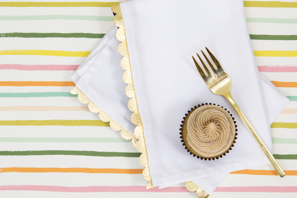 DIY Gold Scalloped Edge Napkins Sarah Hearts