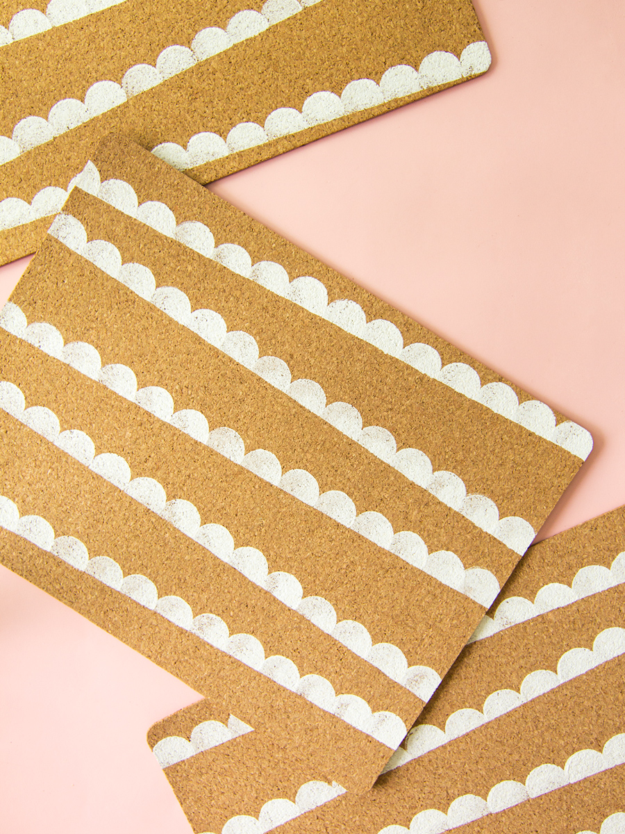 diy-scalloped-ikea-cork-placemats-sarah-hearts