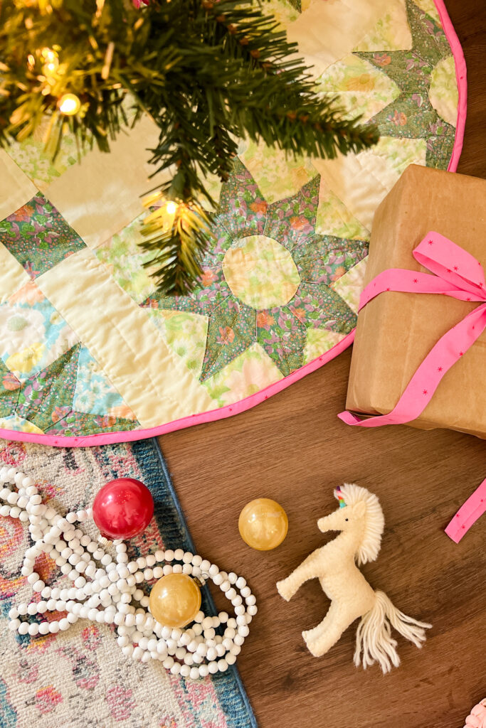 DIY Vintage Quilt Christmas Tree Skirt - Sarah Hearts